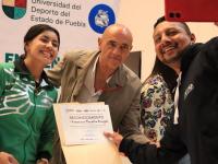 Chelis y La Bonita unidos por la paz, entregan diplomas a entrenadores