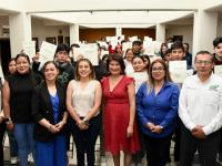 Impulsan UTH y Ayuntamiento de Tlahuapan permanencia escolar con becas