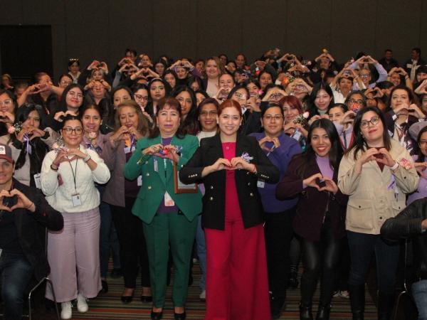 Mujeres de Convenciones y Parques fortalecen liderazgo institucional