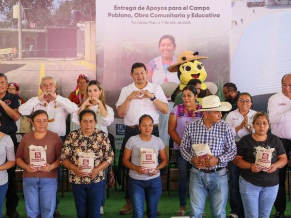Gobierno Federal y Estatal cumplen compromisos con familias de Pantepec 