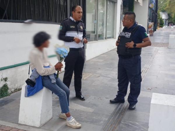 Unidos por la construcción de la paz, Policía Auxiliar resguarda a menor extraviada