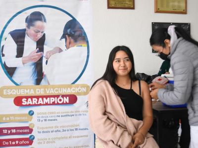 Con alta participaci&oacute;n, Salud acerca vacunaci&oacute;n contra sarampi&oacute;n en la BUAP