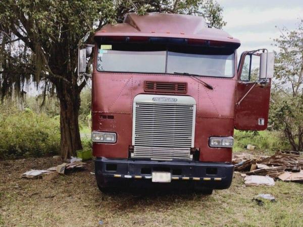 Fuerzas de seguridad localizan tractocamión con hidrocarburo y recuperan camión robado