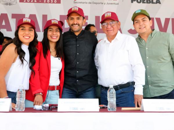 Desfile de la juventud visibiliza bienestar y amor a Puebla