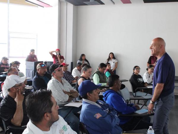 Fortalece UDEP la capacitación a guías de la Liga Instruccional de Béisbol