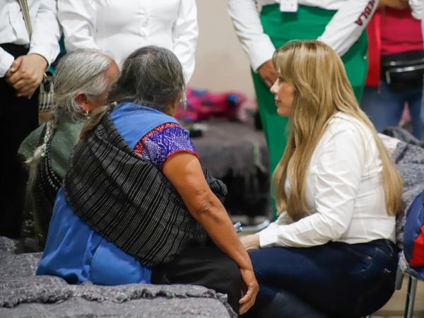 SEDIF lleva alegría a niñas y niños albergados en la Sierra Norte
