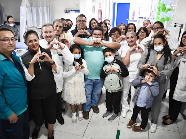 Tras un exitoso trasplante en el Hospital para la Niñez Poblana, Juan Diego regresa a casa