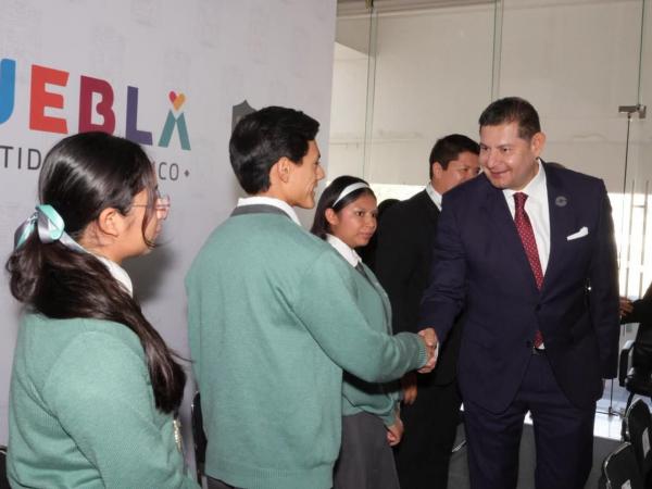 Talento poblano conquista escenarios internacionales en cine, tecnología e innovación