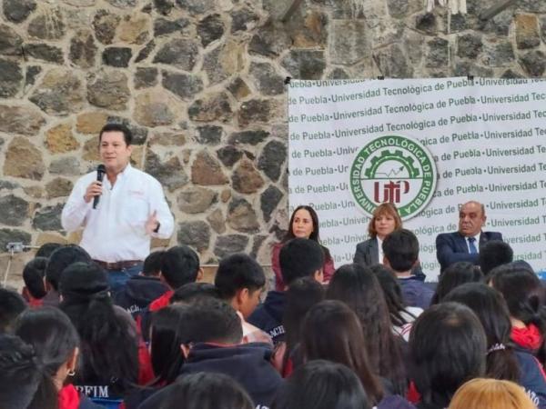 Acerca UTP su oferta educativa a estudiantes de educación media superior