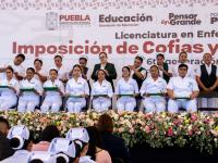 Celebran imposici&oacute;n de Cofias y Festones en UTTehuac&aacute;n
