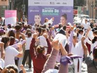 Gobierno de Puebla impulsa clase masiva de karate para mujeres