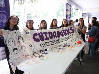 Jornada Violeta re&uacute;ne emprendimiento, cultura y servicios institucionales