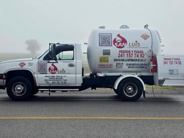 Detiene Policía Estatal a dos hombres por transportar ilegalmente gas LP