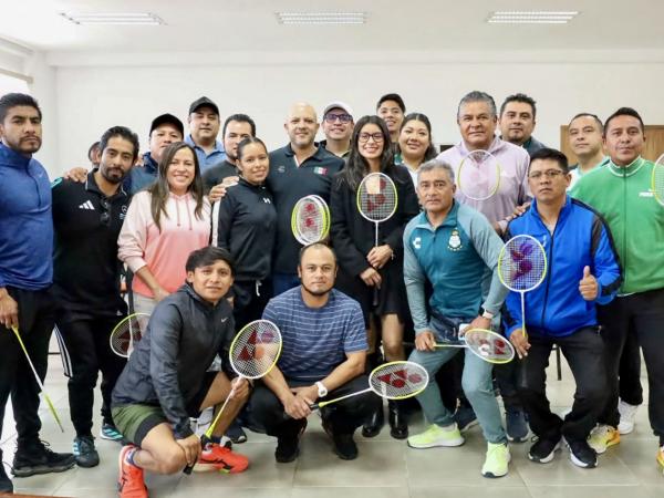 Deporte y Juventud fortalece capacitaci&oacute;n de b&aacute;dminton a entrenadoras y entrenadores poblanos