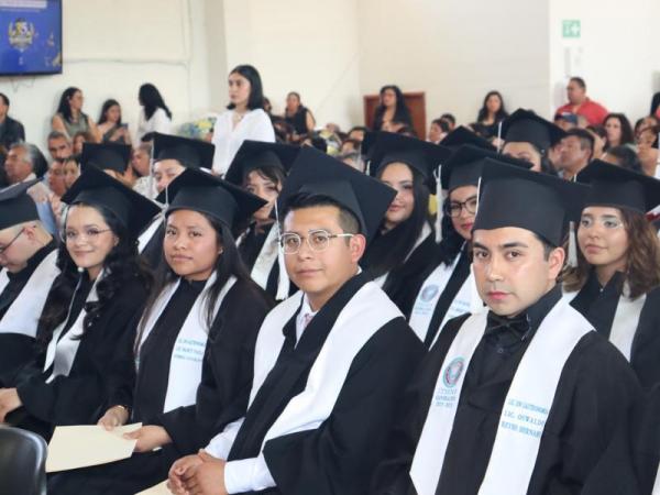 Egresan 182 profesionistas del TEC de la Sierra Norte