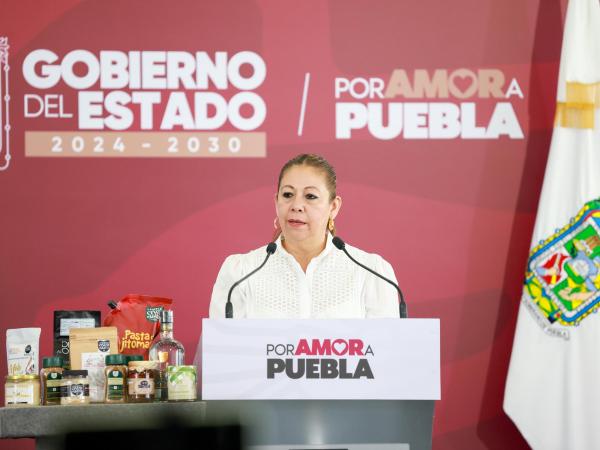 Garantiza Secretaría de Bienestar el suministro de vital líquido a familias poblanas