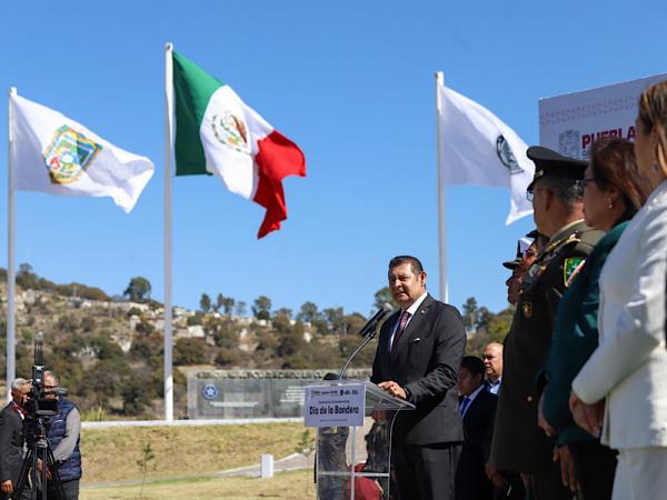 La bandera nacional enarbola la justicia y libertad: Alejandro Armenta