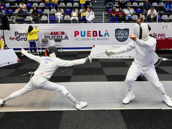 Talento poblano destaca en jornada de esgrima en Olimpiada CONADE 2026
