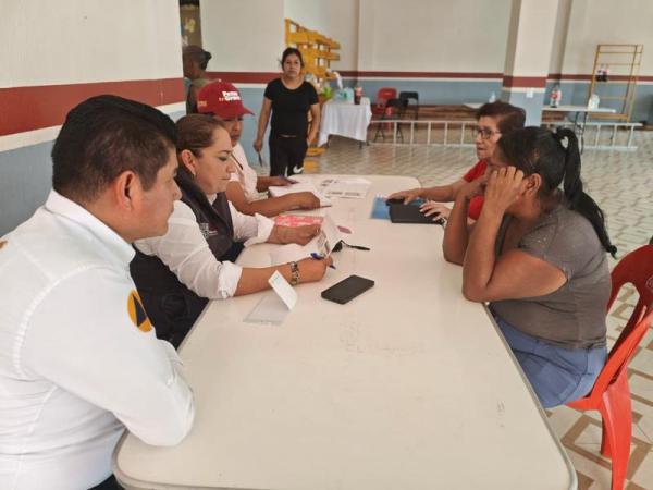 Con sensibilidad y visión humanista, gobierno estatal mantiene atención a familias de Chicontla