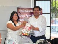 Bienestar se suma con donaci&oacute;n de v&iacute;veres para las familias serranas