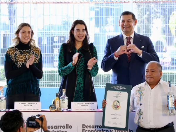 Gobierno Estatal consolida a Puebla como potencia internacional del mezcal