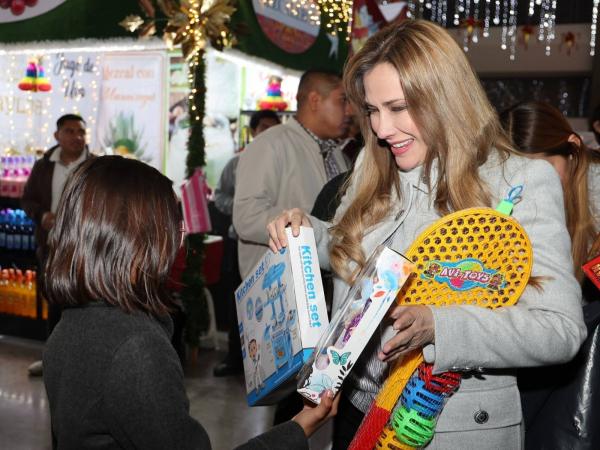 Regala Festival Navideño más de 2 mil 200 sonrisas a la niñez poblana