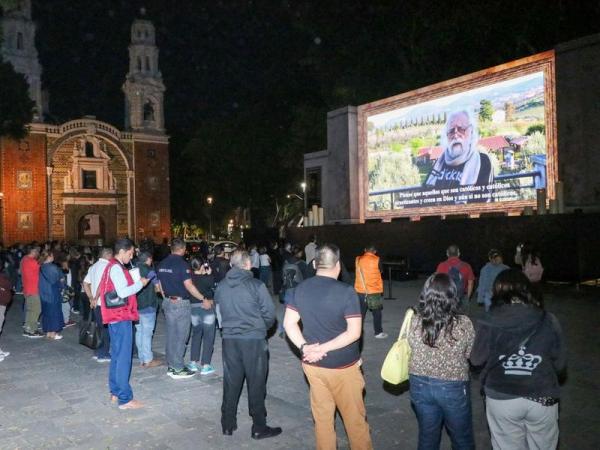 Poblanos y turistas disfrutan proyección “La Última Cena: El Cuadro Viviente”