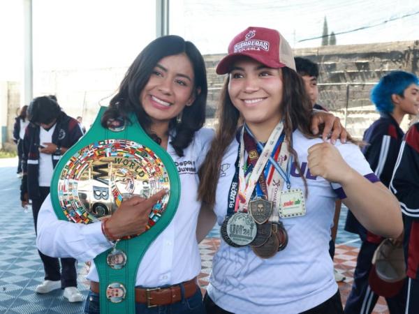 Estudiantes participan en activación física en Santa Cruz Buenavista