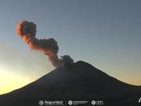 Popocat&eacute;petl emite fumarola de 1km; actividad permanente en Amarillo Fase 2