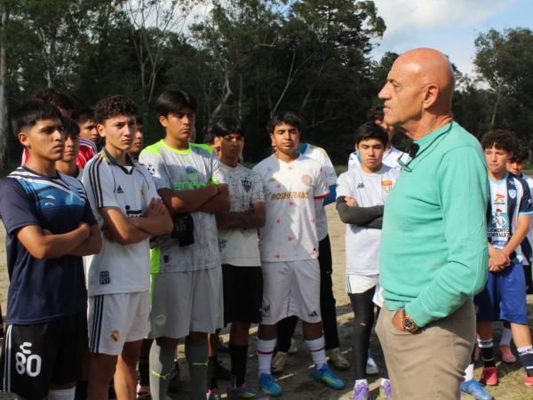 Selecciona Chelís a primeros tres futbolistas para equipo de Juntas Auxiliares