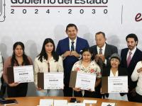 Gobierno del estado entrega apoyos a migrantes poblanos
