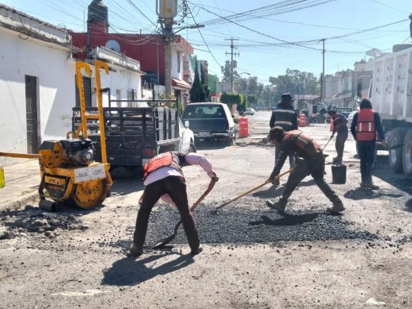 Fortalece Gobierno de Puebla bacheo en la capital poblana