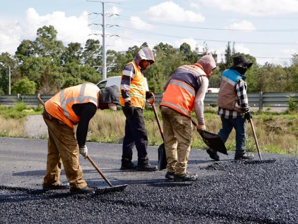 Secretaría de Infraestructura tiende micro carpeta en Periférico Ecológico para seguridad vial