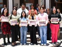 Estudiantes de Tlaltenango reciben becas para continuar sus estudios en la UTH