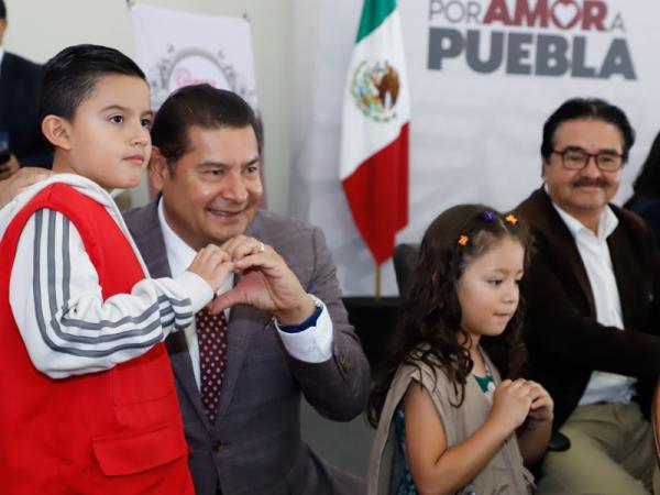 Ser útil, acomedido y agradecido, valores de mi infancia: Armenta