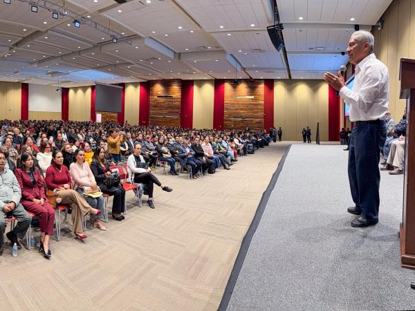 Capacita SEP a mil 200 docentes de educación obligatoria