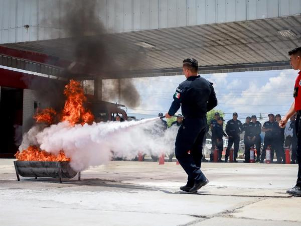 Bomberos y Policía Auxiliar refuerzan capacidades operativas en atención a emergencias