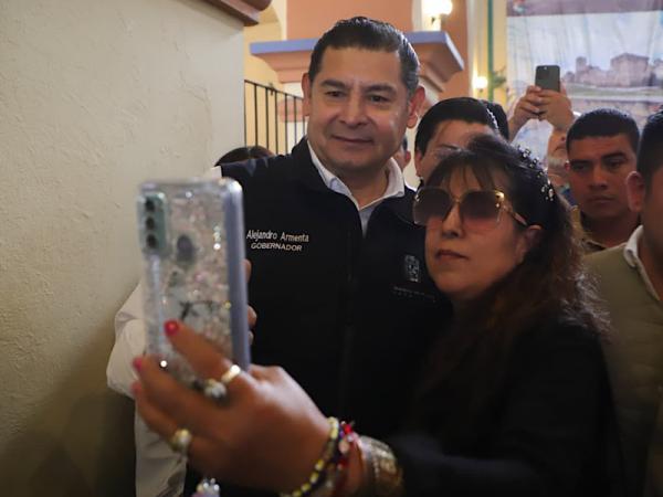 Armenta Mier escucha de manera directa necesidades de habitantes de Atlixco