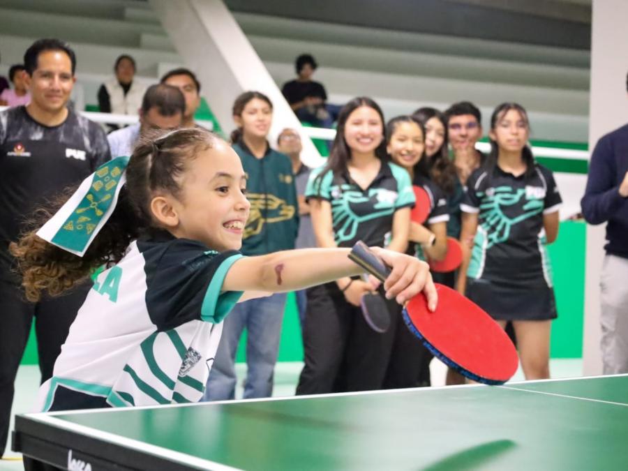 Marcos Madrid inspira a talentos poblanos tras la Olimpiada Nacional