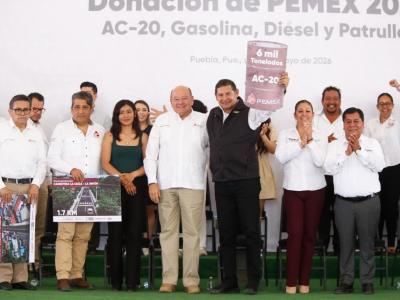 Pemex premia recuperaci&oacute;n de hidrocarburos en Puebla con cuarta entrega de p&eacute;treos