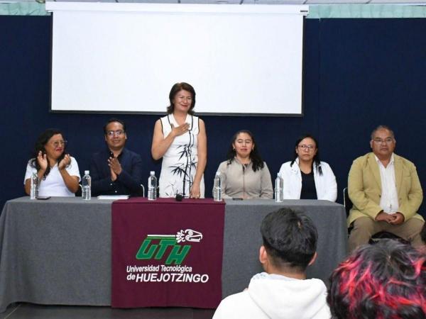 UTH participa en foros nacionales para consolidar la educación superior