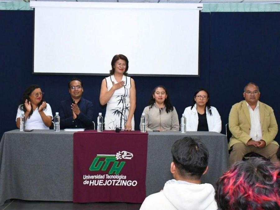 UTH participa en foros nacionales para consolidar la educación superior