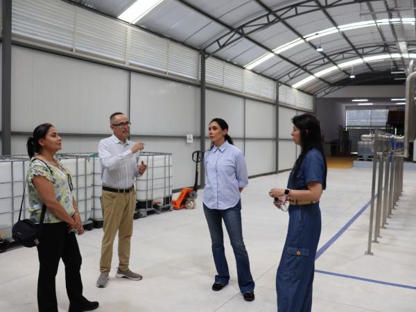 Cooperación con bioindustria sustentable en Mérida para aprovechamiento del lirio