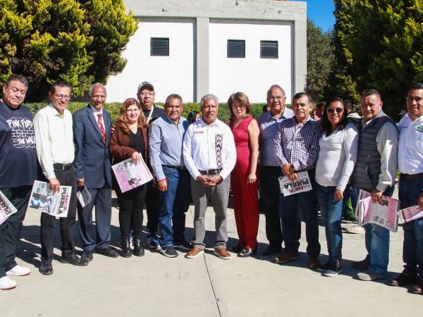 Estudiantes de UTH presentan al Secretario de Educación el vehículo Solarix One