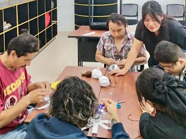 SEDIF ofrece terapias a personas con ceguera y debilidad visual