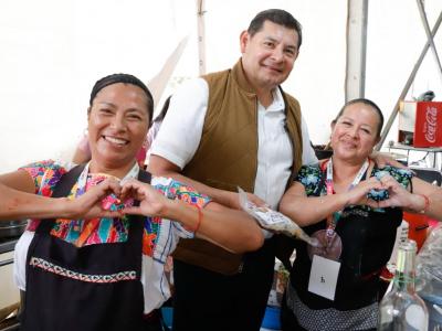 Convivencia y cercan&iacute;a del gobernador Armenta Mier en la Feria de Puebla